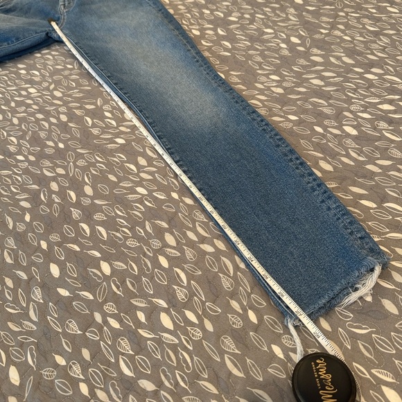 MOTHER High-Waisted Looker Ankle Fray,
Shoot To Thrill, size 25 - Picture 13 of 16